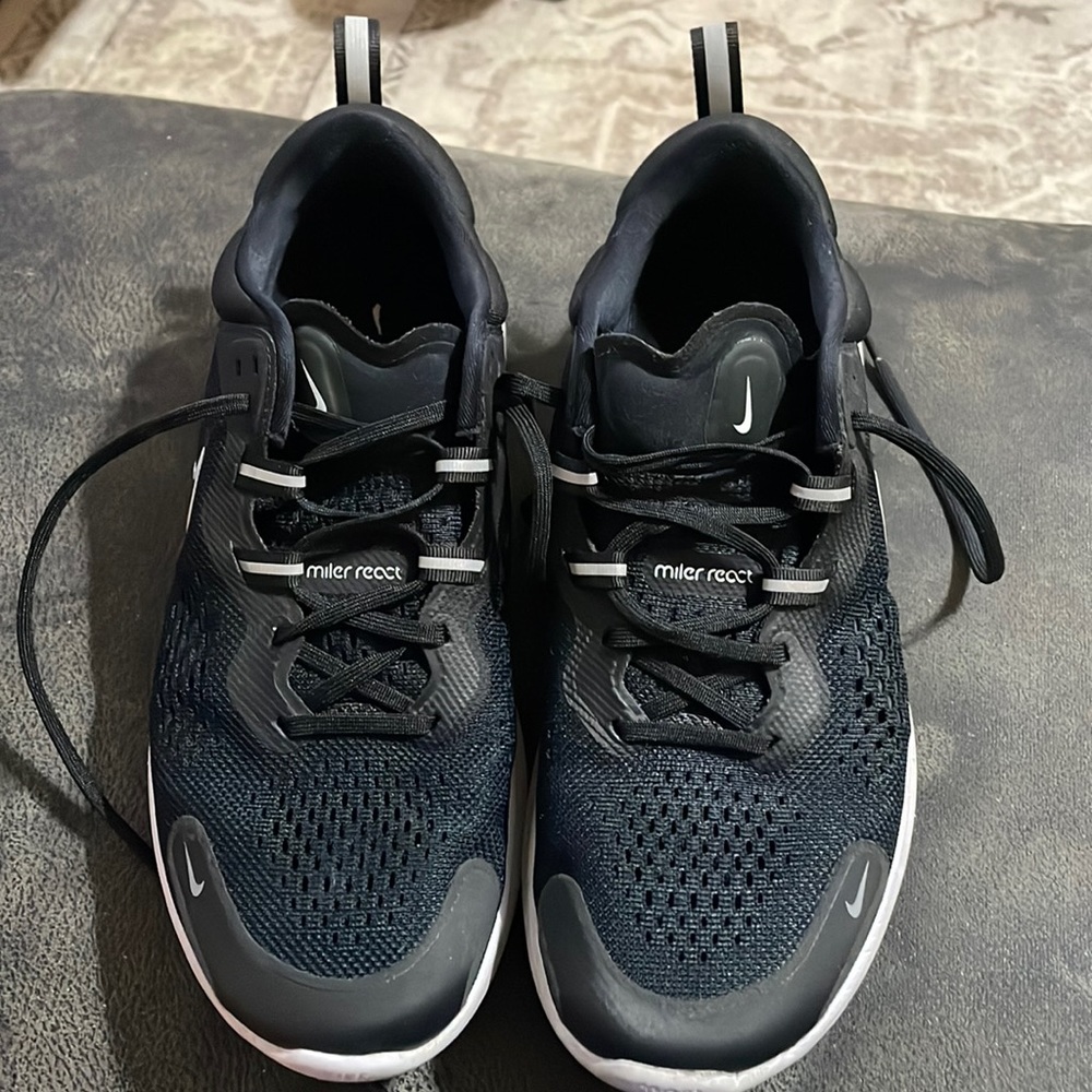 Mens size 10 Nike